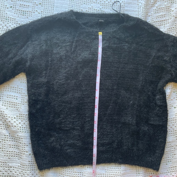 Size M Ardene Fluffy Sweater - Picture 3 of 5